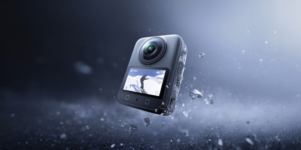 kamera sportowa 360 stopni DJI Osmo 360 na ciemnym tle