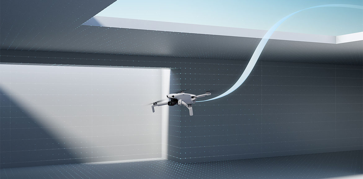 Dron DJI Lito X1 wlatuje do budynku przez otwór w dachu