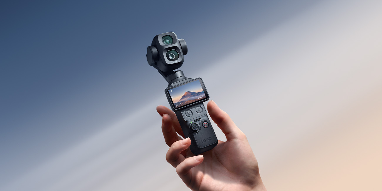 Kamera DJI Osmo Pocket 4P trzymana w dłoni