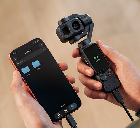 12 - DJI OM P4 i telefon podłączone kablem