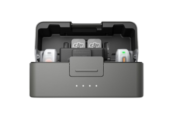 DM203-白底图-大充电盒-正面-开盖大RX版本_DJI_Mic_Mini_2S_Charging_Case-Frontview-Opening_with_RX-removebg-preview